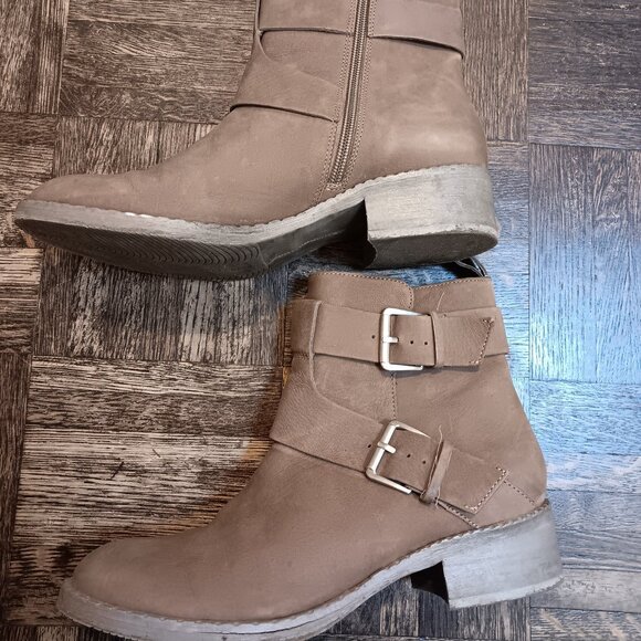 Gentle Souls leather Best Of moto boot in mushroom - size 7.5 - Picture 2 of 9